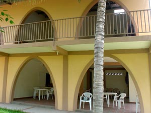 4 apartamentos, sala 8 x 8 metros